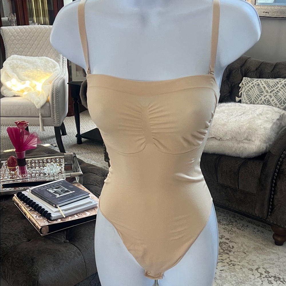Skims seamless sculpt Shapewear Bodysuit